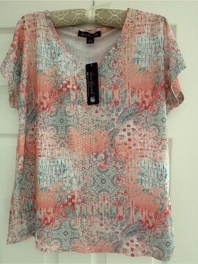 Gloria Vanderbilt Coral and Teal Short Sleeve V-Neck Top with Rhinestones